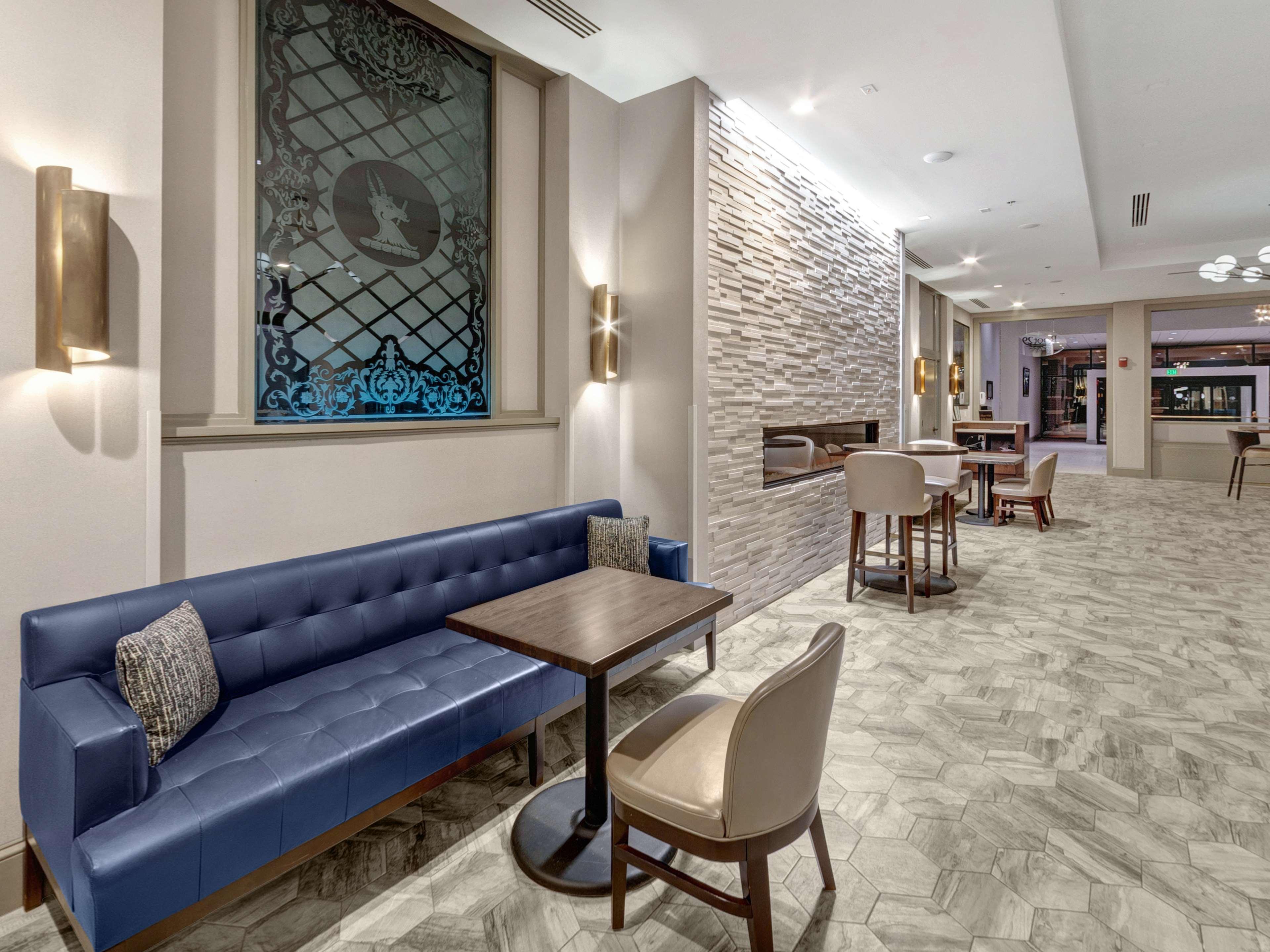 ดับเบิลทรี บาย ฮิลตัน ชาร์ลอตวิลล์ Hotel ชาร์ลอตต์สวิลล์ ภายนอก รูปภาพ